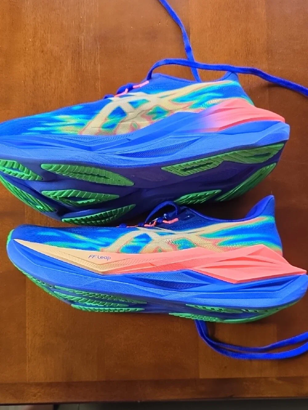 ASICS Superblast 3 Unisex Size 8, Like New, Coconut/Green Gecko/Pink Clay